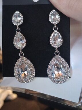 ♥️H 5/$20 Silver Teardrop Bling Dangle Earrings
